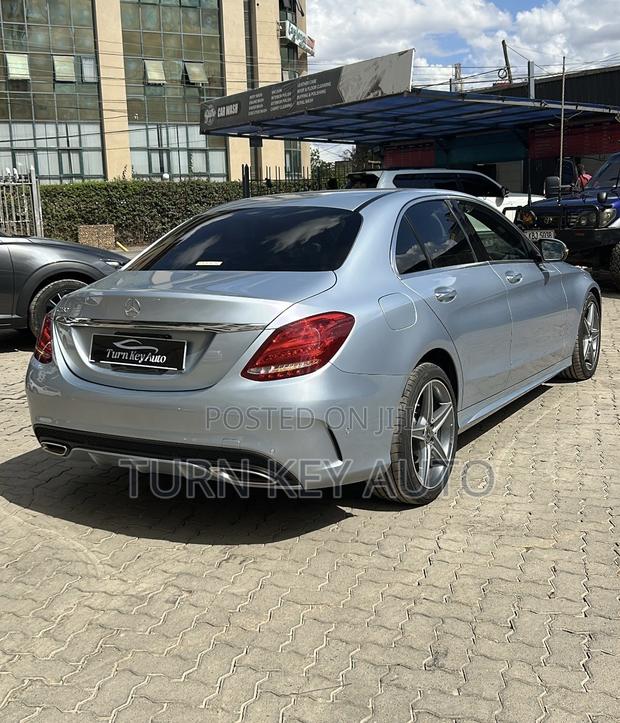 Mercedes-Benz C180 2019 Blue