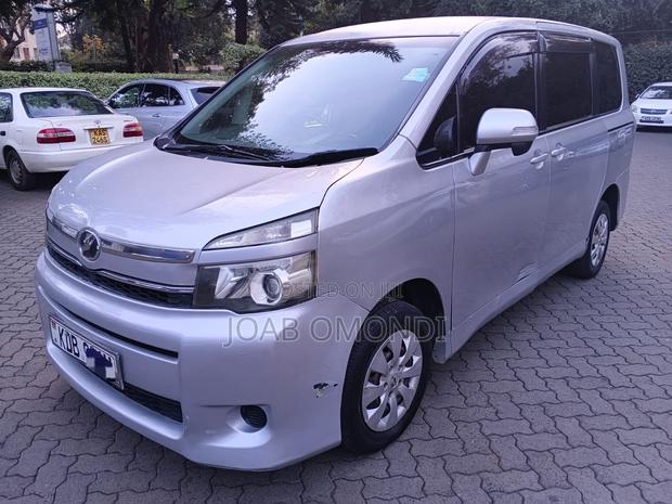 Toyota Voxy V 2WD 7-Seater 2013 Silver