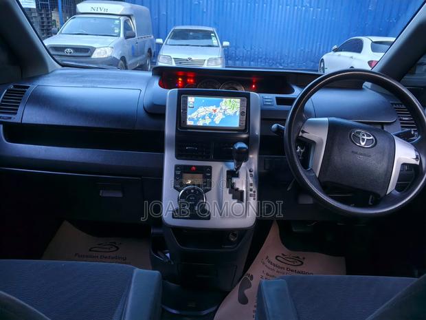 Toyota Voxy V 2WD 7-Seater 2013 Silver