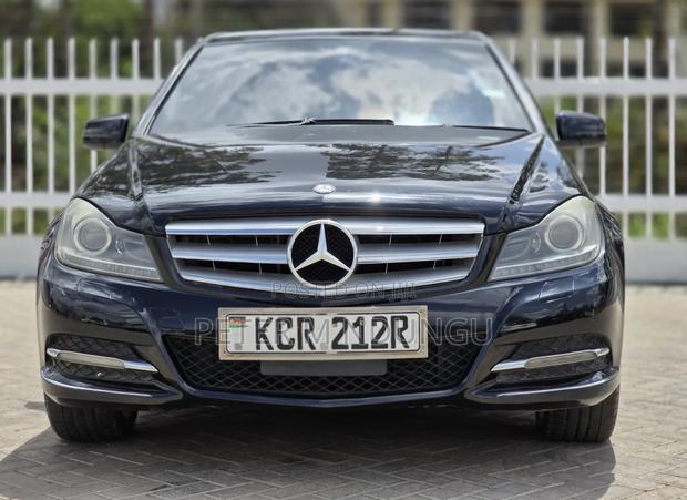Mercedes-Benz E200 2011 Black