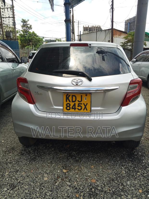 Toyota Vitz 1.0 FWD 5dr 2015 Silver