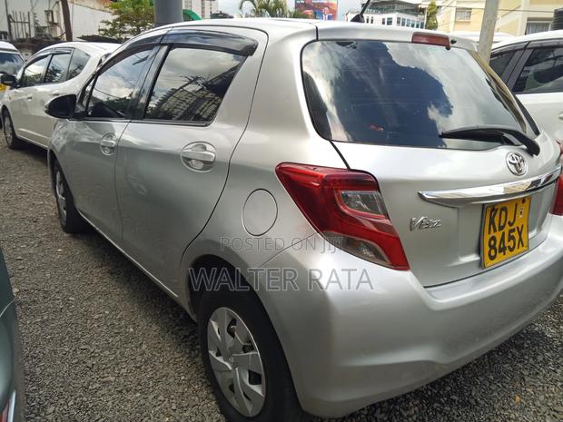 Toyota Vitz 1.0 FWD 5dr 2015 Silver
