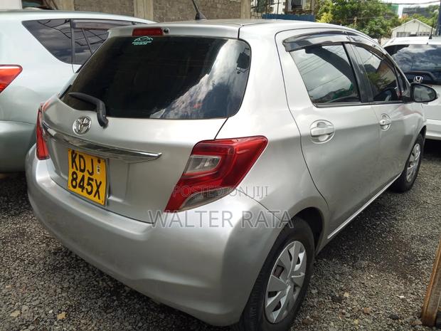 Toyota Vitz 1.0 FWD 5dr 2015 Silver