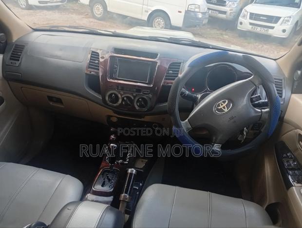 Toyota Hilux 2011 Silver