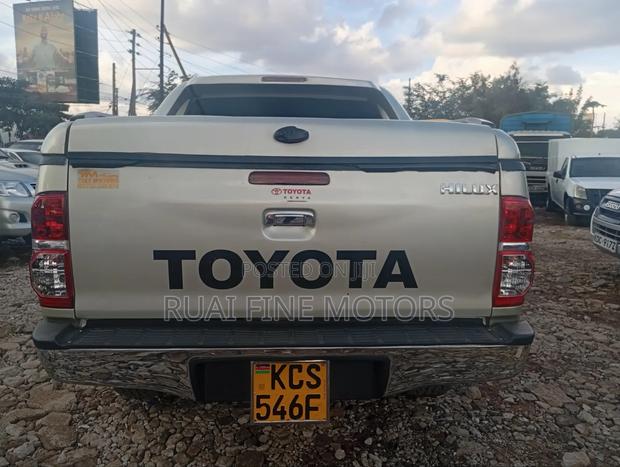 Toyota Hilux 2011 Silver