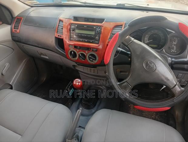 Toyota Hilux 2011 Silver