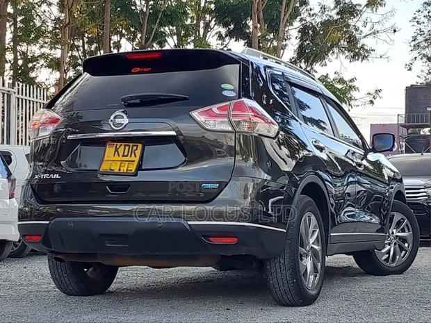 Nissan X-Trail 2.0 Petrol AWD 2017 Green
