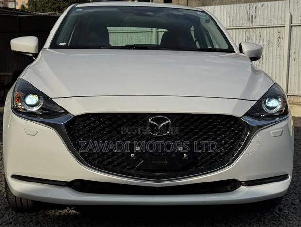 Mazda 2 2021 White