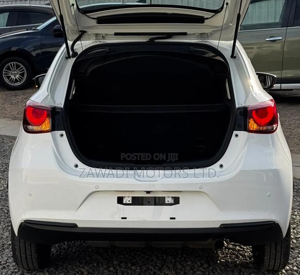 Mazda 2 2021 White