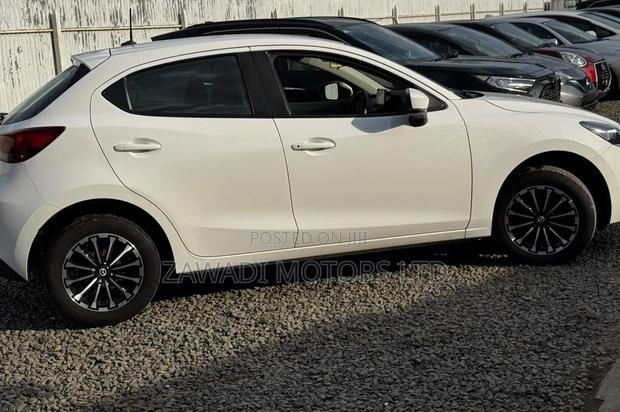 Mazda 2 2021 White