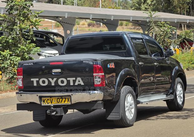 Toyota Hilux 2012 Black