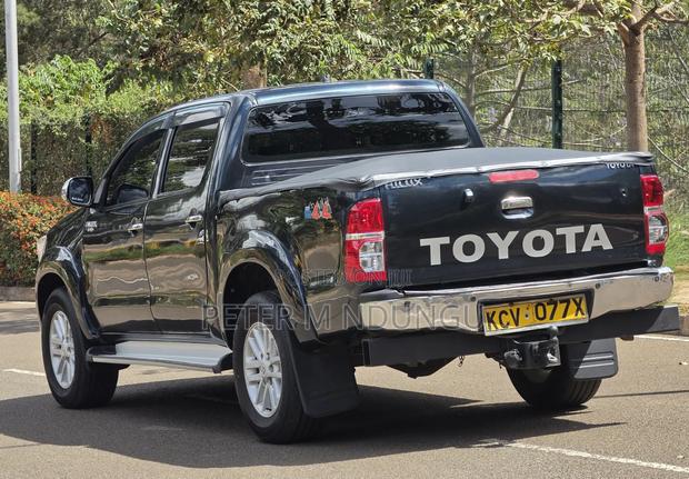 Toyota Hilux 2012 Black