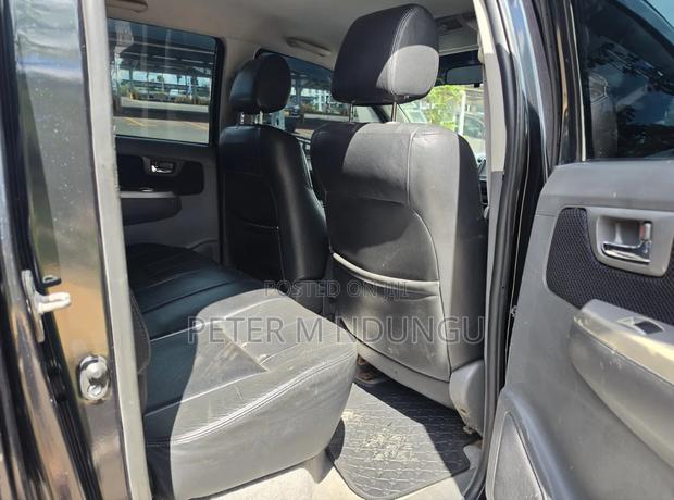 Toyota Hilux 2012 Black
