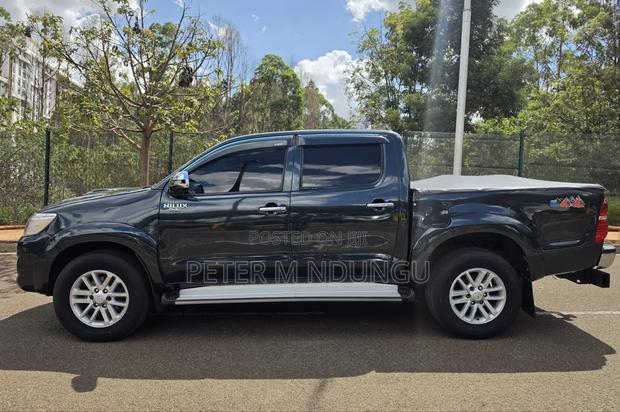 Toyota Hilux 2012 Black