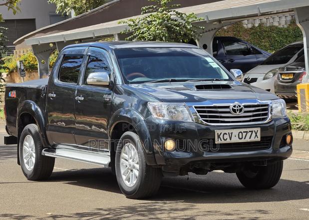 Toyota Hilux 2012 Black